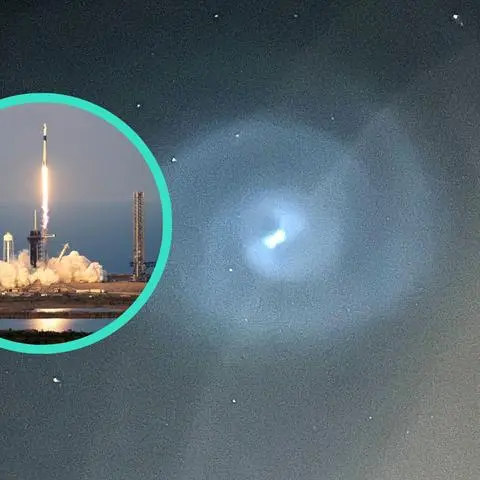 Am Montagabend zeigte sich ein blau schimmerndes Objekt an Deutschlands Himmel – doch worum handelte es sich? Experten haben bereits eine Vermutung. (Symbolbild-Collage)